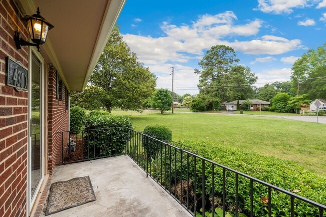 Photo - Beautiful 3-Bedroom Ranch Style Family Home with LARGE Fenced in Yard!