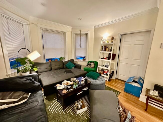 Building Photo - 73 Thatcher St Unit 302