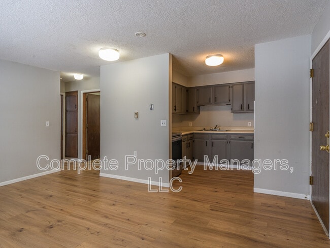 Building Photo - 302 Franke St