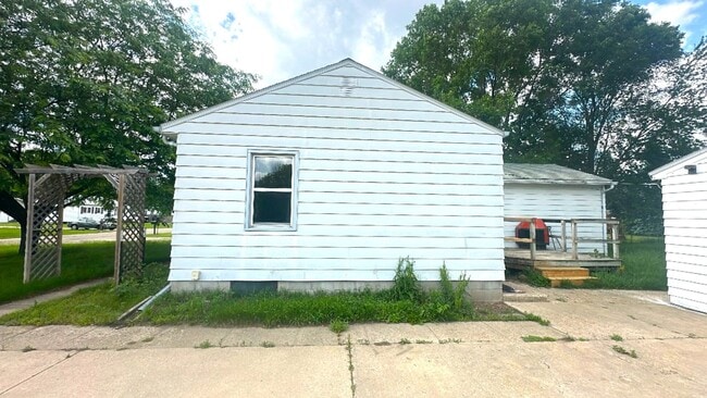 Photo - FOR RENT- Adorable 2 bed 1 bath in Washbur...