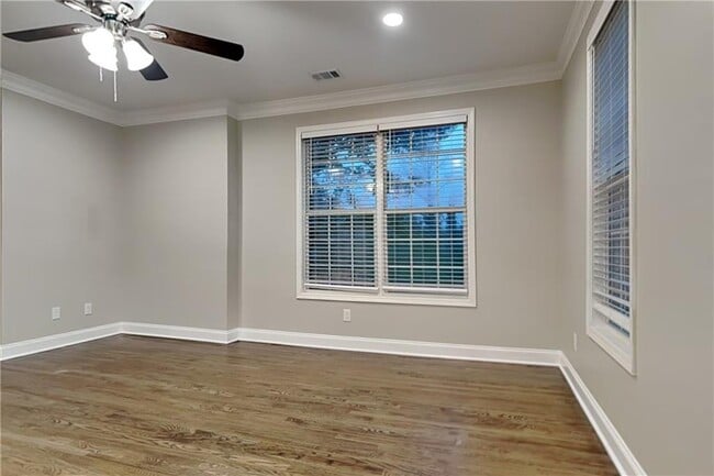 Photo - 4915 Wycliffe Dr SW