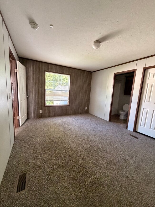 Photo - 189 Lakeshore Cir