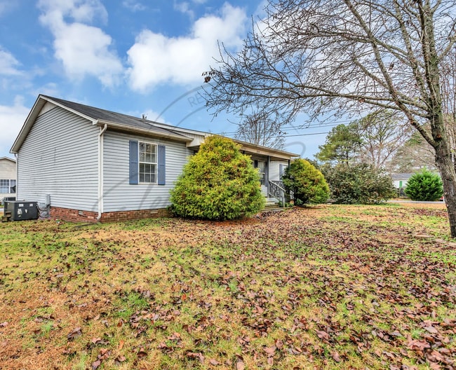 Photo - Two Bedroom Ranch in Columbia - 1/2 Off First Months Rent!