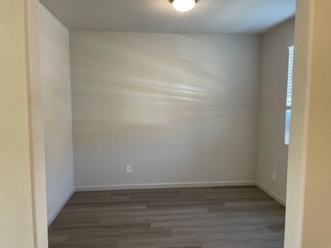 Photo - 2943 Girdwood St