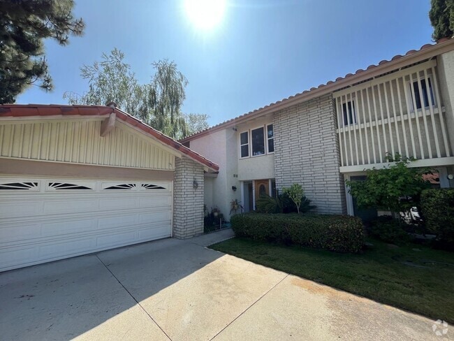 Building Photo - Westlake Village 4+2.5 w/pool, spa, green ... Rental