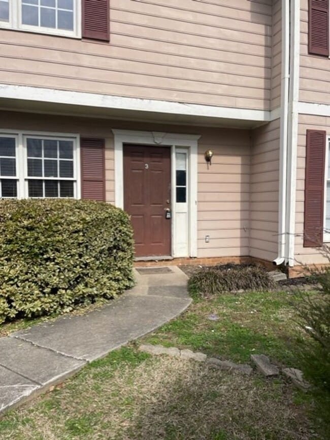 Building Photo - Duplex Spartanburg