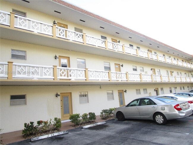 Building Photo - 5111 W Oakland Park Blvd Unit 301