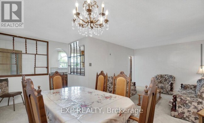 Photo - 33 Lakeland Crescent