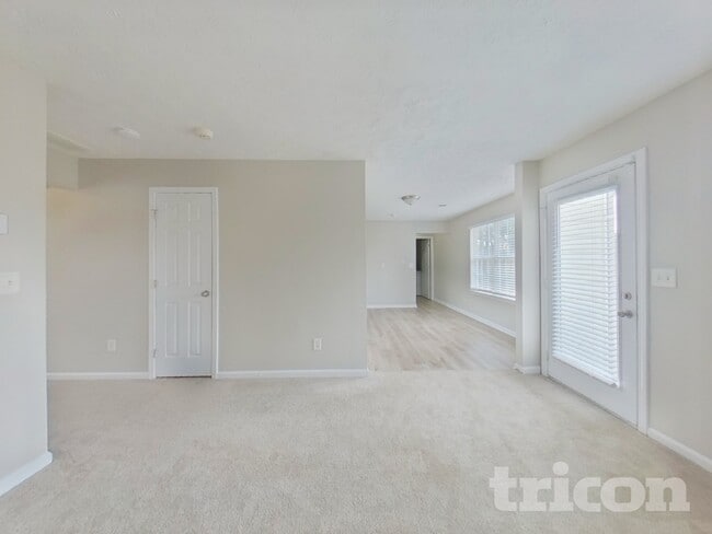 Photo - 471 Sawtooth Ln