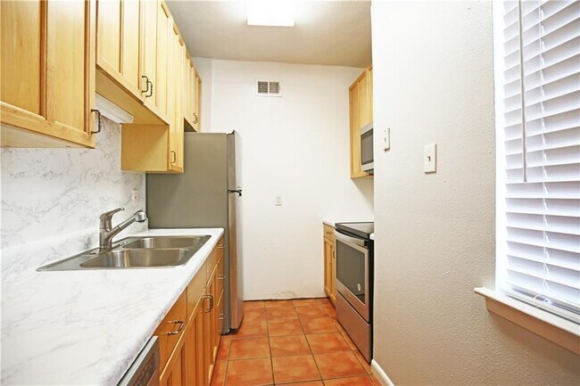 Photo - 2408 Longview St Unit 212