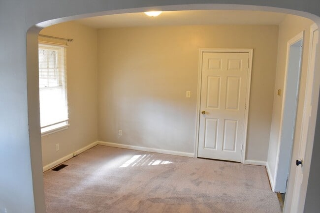 Photo - 2774 Blount St