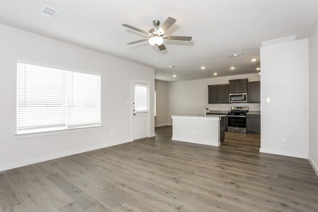 Photo - 201 Julian Davis Dr