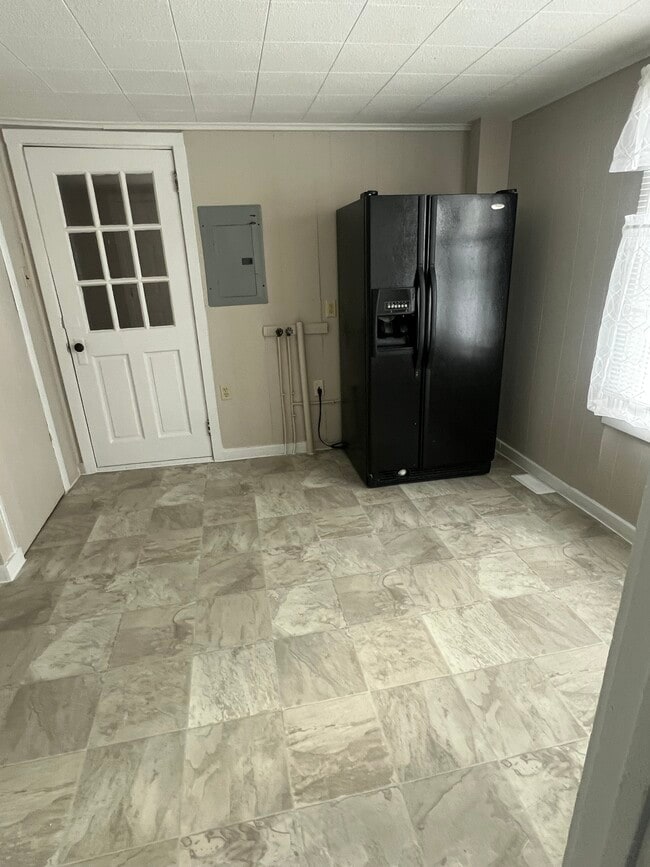 Photo - 255 Allen St Unidad B