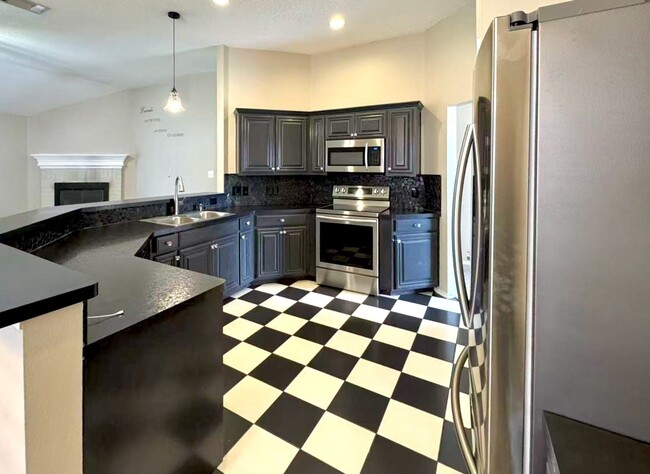 Photo - 1606 Tyler Terrace