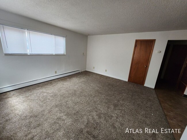 Building Photo - 851 30th Ave Ct Unit 4