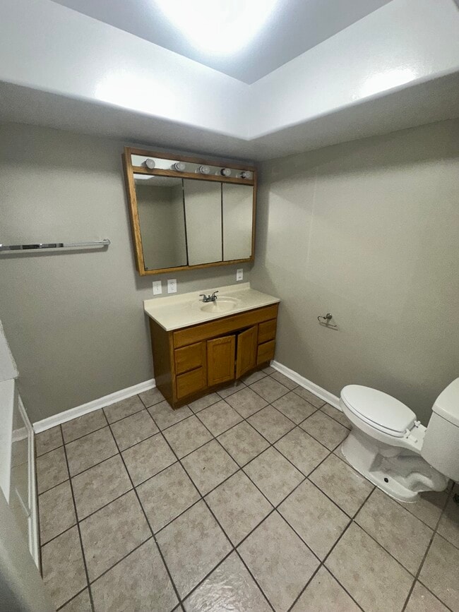 Photo - 1114 W 6th St