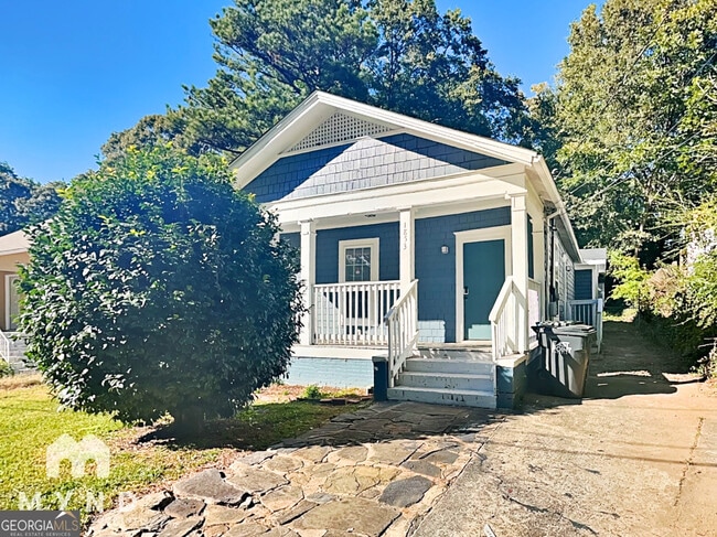 Building Photo - 1853 Center Ave Rental