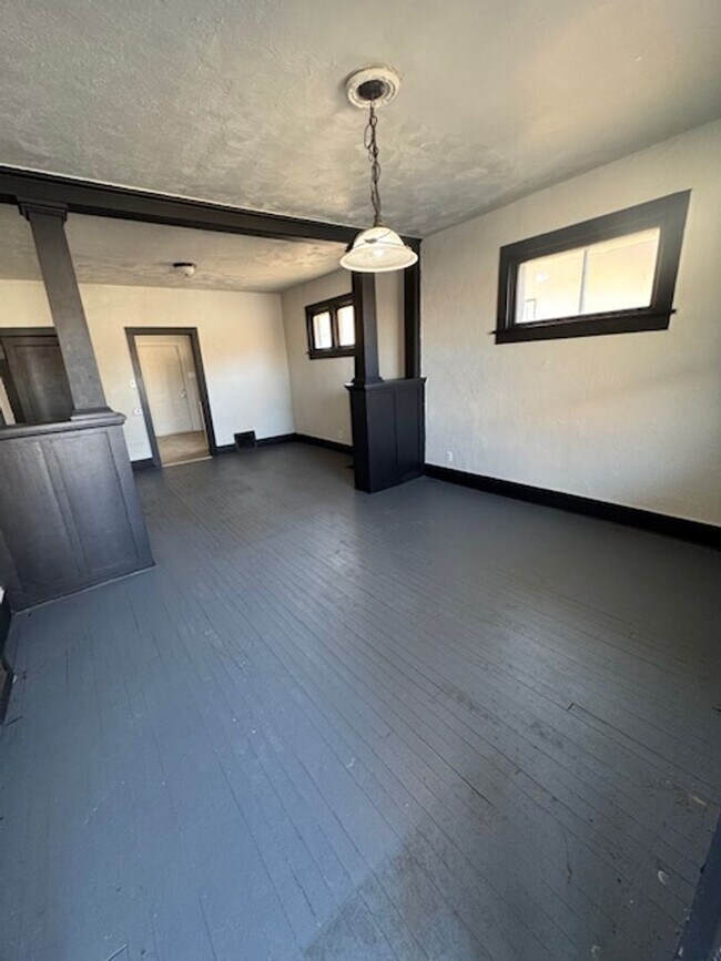 Photo - 3717 Barr St