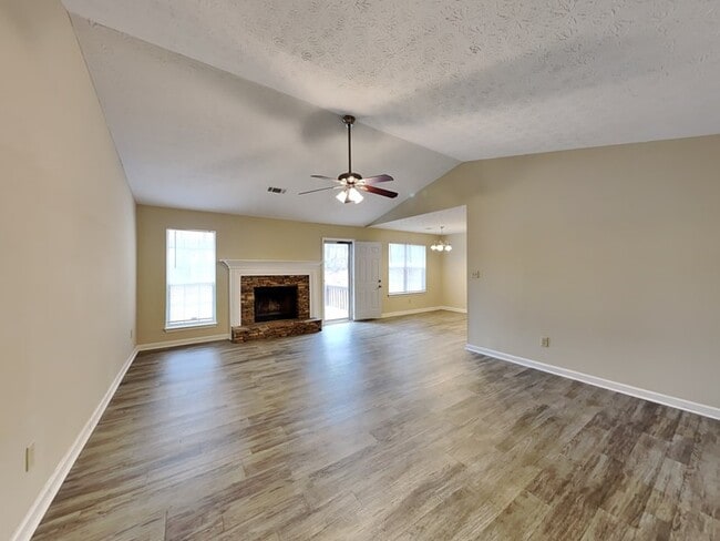 Photo - 411 Fieldgreen Dr