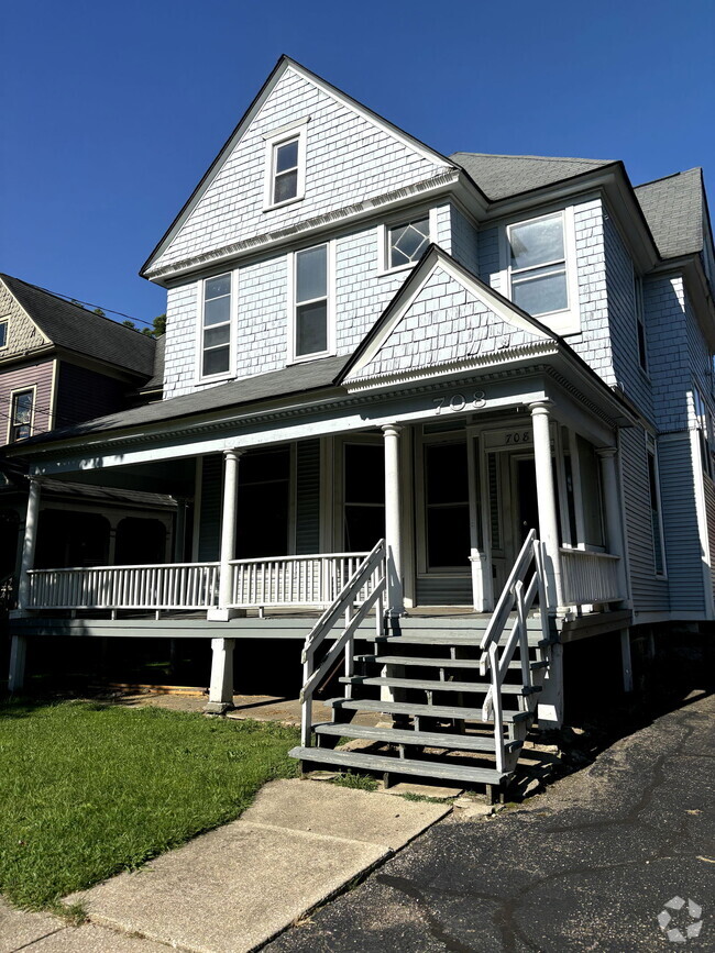 Building Photo - 708 S Park St Rental