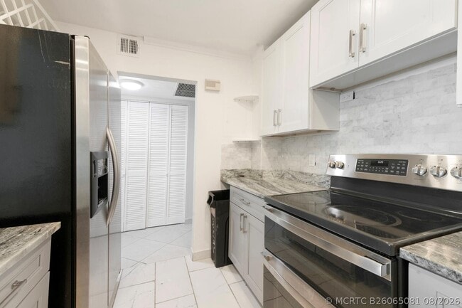 Building Photo - 3800 N Hills Dr Unit 402