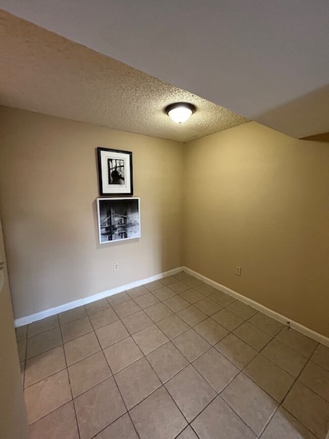 Photo - 843hm Unit 843B