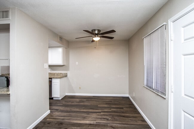 Photo - 3943 W Reade Ave