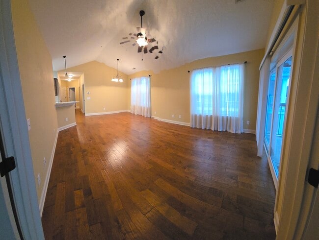 Sala de estar/comedor - 133 Ella Kinley Cir Unidad 401