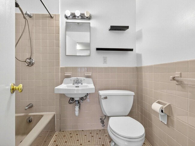 232 Newbury St Unit 42