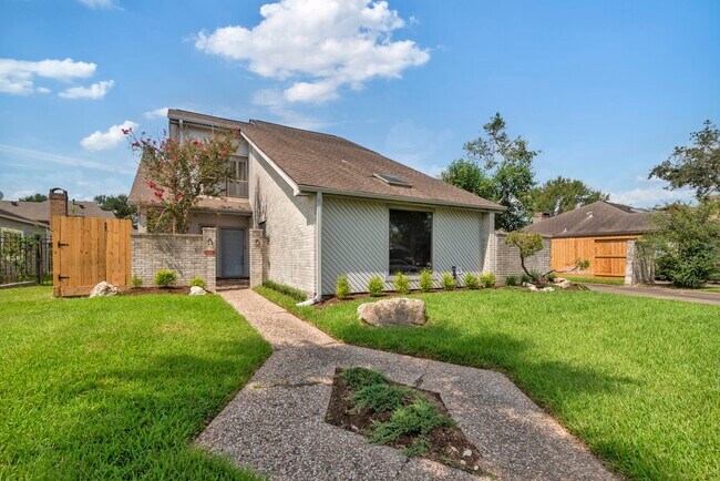 Building Photo - 3218 Freshmeadows Dr