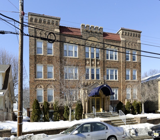 Building Photo - 146 Valley Apartments