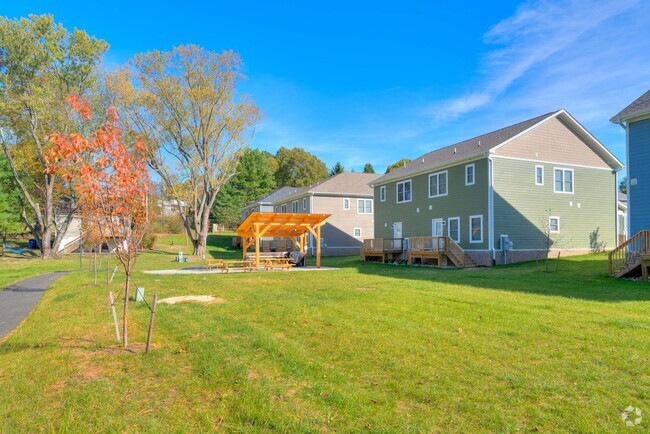 Building Photo - Two Bedroom In Uptown Village Rental