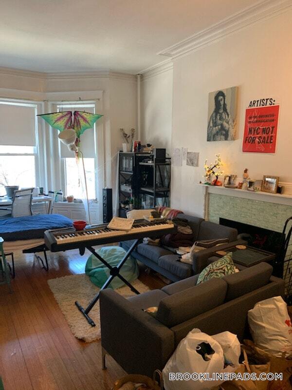 Photo - 1077 Beacon St Unidad 4