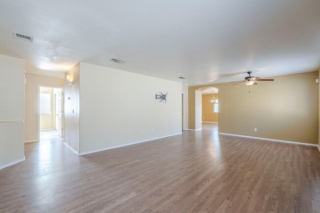 Photo - Pending/ Rented - Spacious 3-Bed Tucson Re...