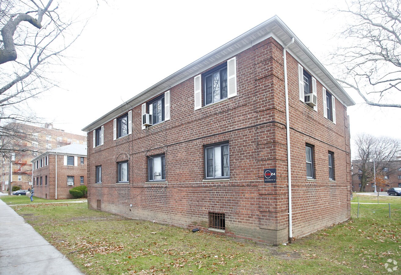 Photo - Clarendon Gardens Apartments