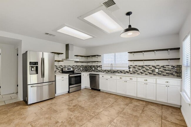 Photo - 512 Woodford Dr