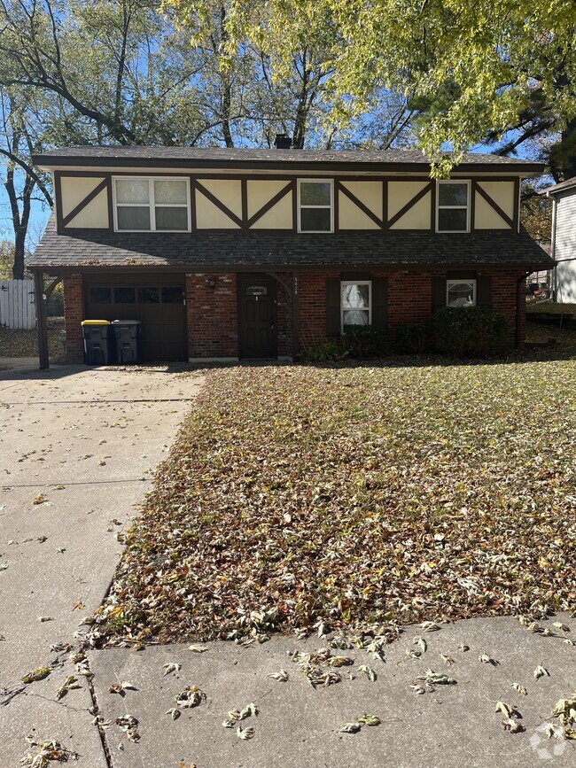 Building Photo - 5828 N Oakley Ave Rental