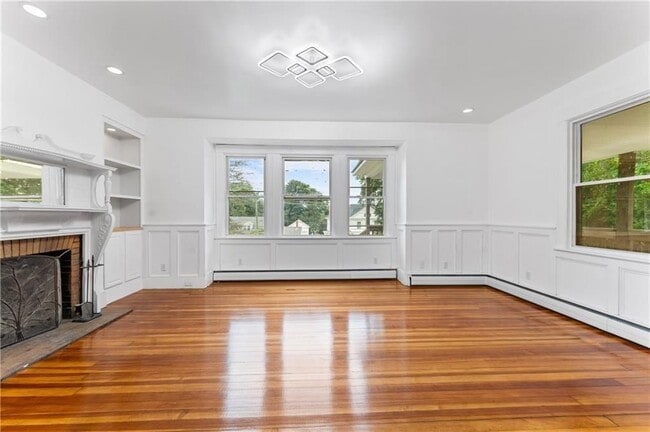 Photo - 335 Blackstone St