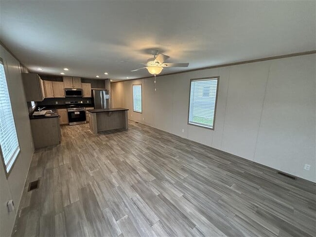 1392 Willow Ln