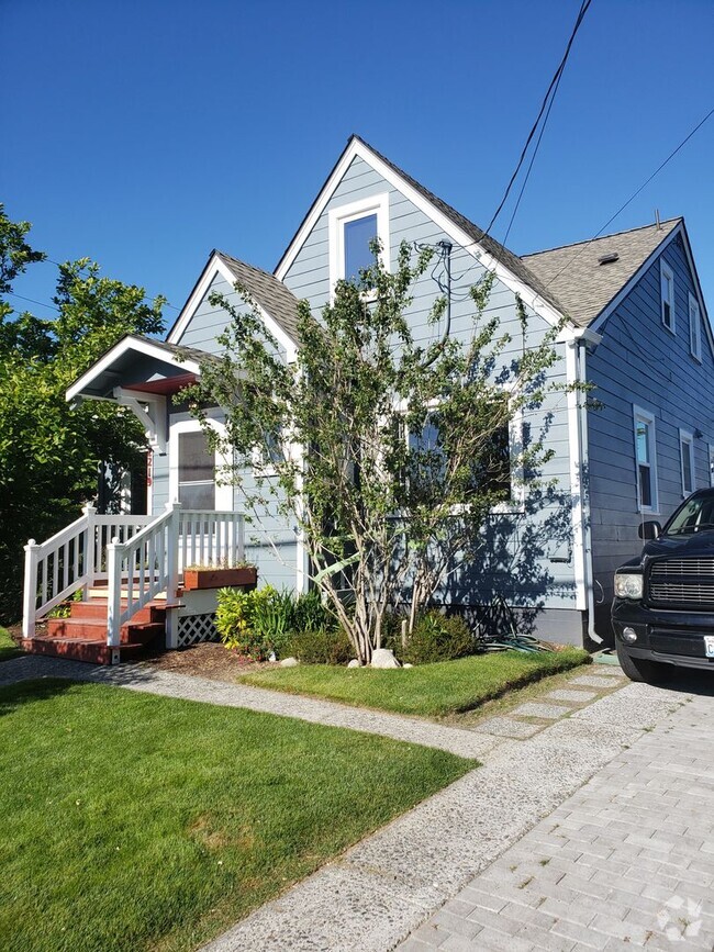 Building Photo - 2219 N Proctor St Unit A Rental