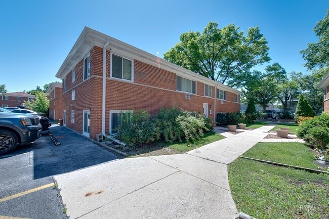 32 N Main St