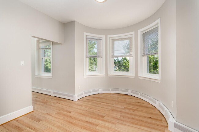 Photo - 523 Constitution Ave NE