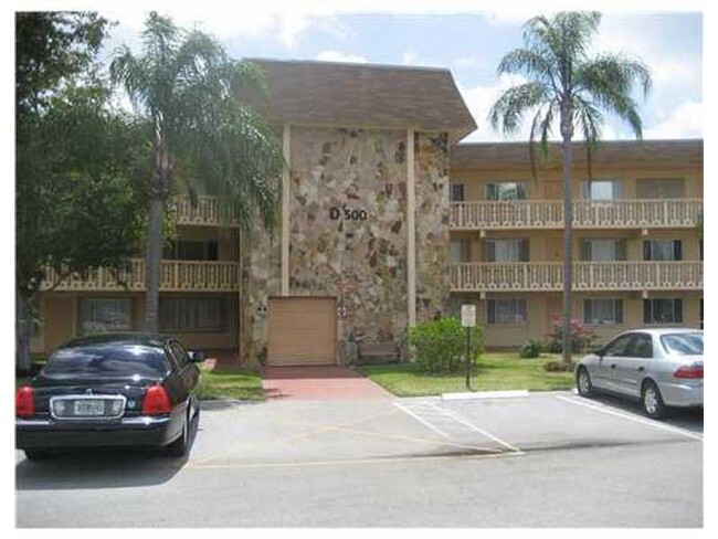 Building Photo - 500 Village Green Cir W Unit 107 Rental