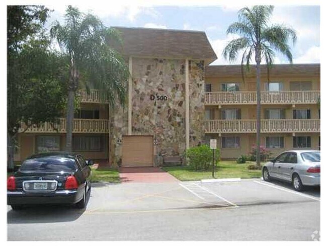 Building Photo - 500 Village Green Cir W Unit 107 Rental