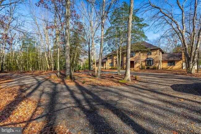 Photo - 1322 Commissioners Rd