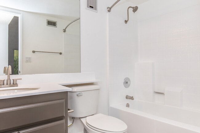 Plan D 3BR, 2BA Guest Bathroom