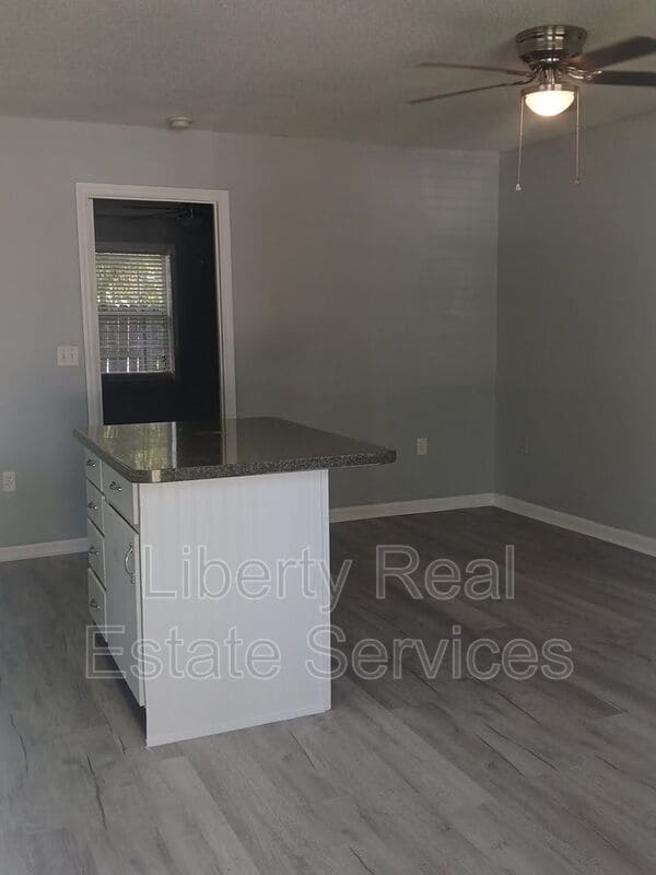 Photo - 131 Rolland St