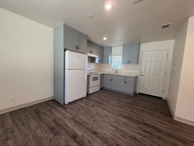 Photo - Free Month of Rent for Move in before Dec 1st - Brand New Upstairs 3 Bedroom Apartment with a View Unidad 208