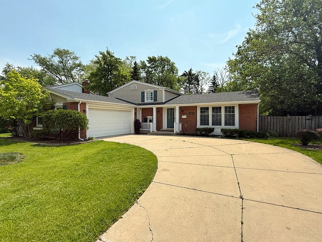 Building Photo - 1807 S Surrey Ridge Dr Rental