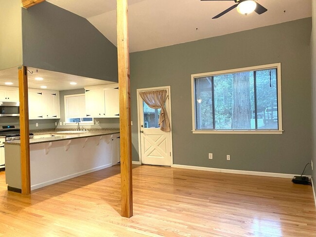 Photo - Lovely 2 bedroom, recently remodeled Grann...